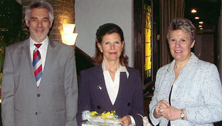 Königin Silvia von Schweden zusammen mit Ursula und Werner Höfer
